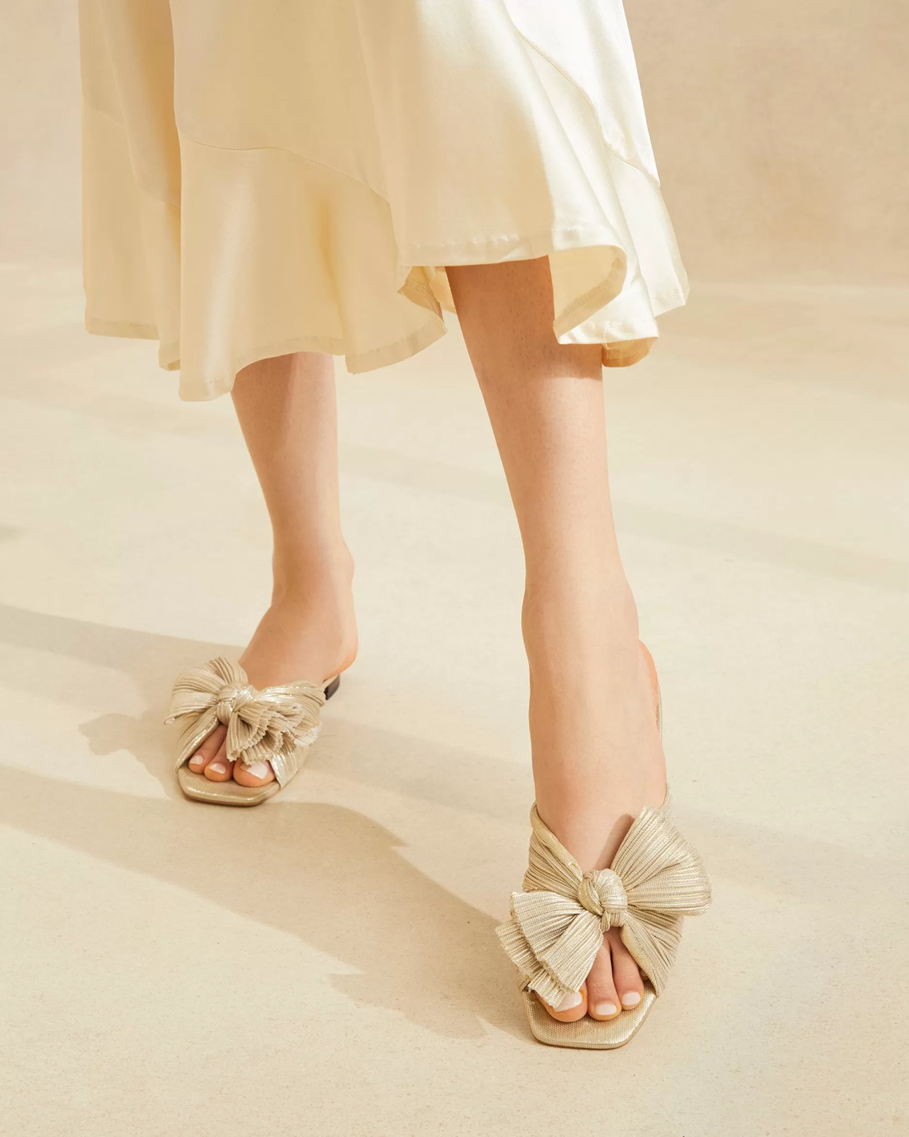 daphne_champagne_bow_slide_22.webp Loeffler Randall Daphne Bow Slide